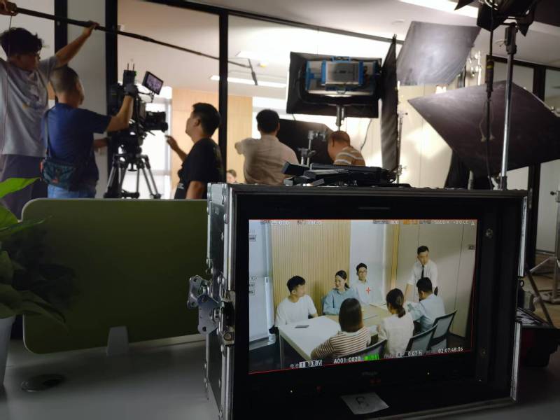 东丽区TVC拍摄公司：科技产品视觉化大师，诠释未来感与功能美学
