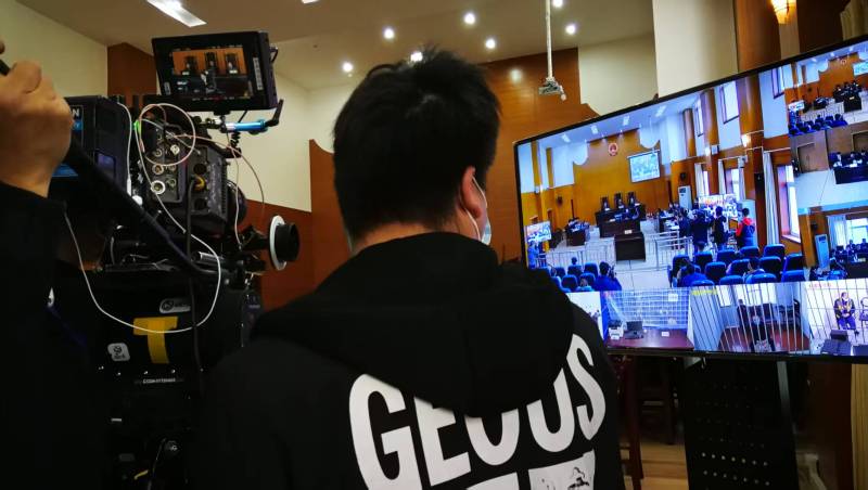 AI生成VS人工创意——东丽区广告片拍摄公司的技术浪漫主义实践